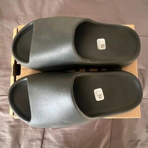 Black Yeezy Slides